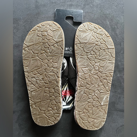 NEW☑️NEVER WORN☑️ VOLCOM Brown & Tan Randall Flip Flops X Size : 8 - Picture 3 of 3